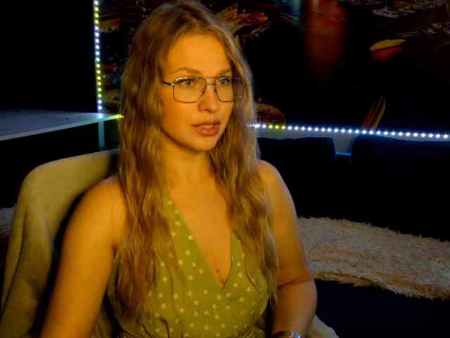 _Vishka_, live webcam girl, age 30, from Украина, streaming now, chatten, dansen