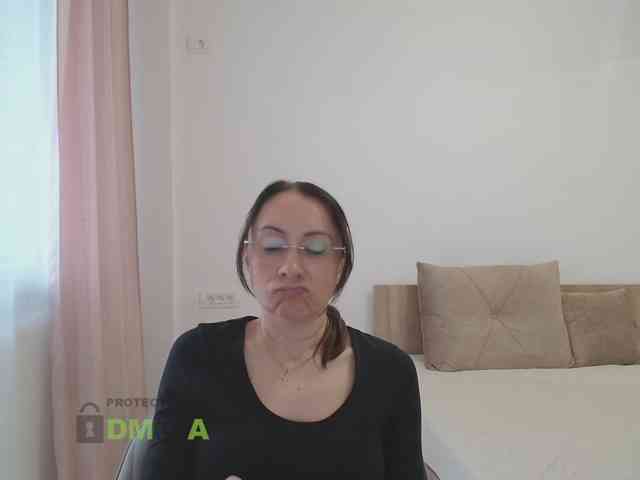 Valerianice, live webcam girl, age 46, streaming now, camshow, chatten