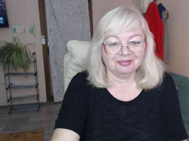 EvelynLoveShy, live webcam girl, age 55, from POLAND, streaming now, aziatische massage, pijpbeurt