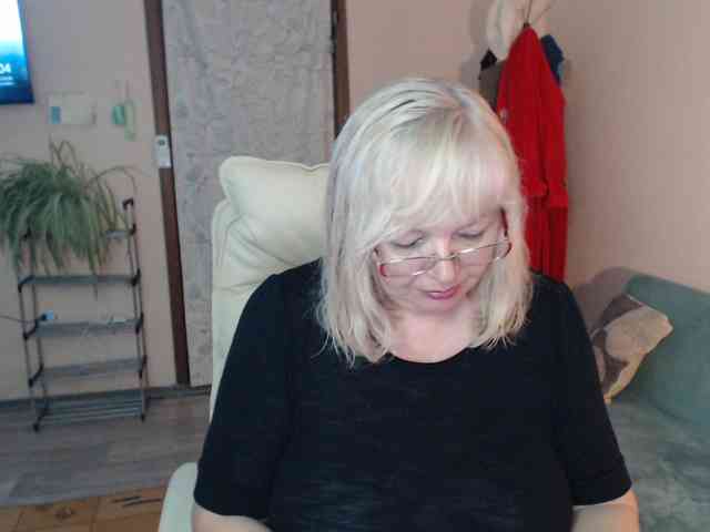 EvelynLoveShy, live webcam girl, age 55, from POLAND, streaming now, aziatische massage, pijpbeurt