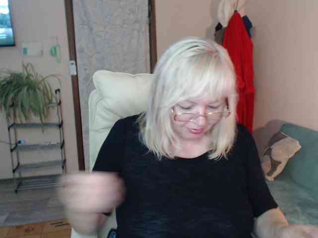 EvelynLoveShy, live webcam girl, age 55, from POLAND, streaming now, aziatische massage, pijpbeurt