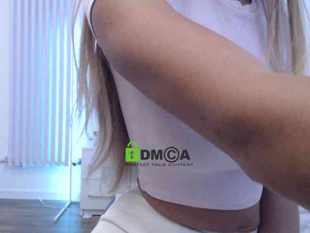 MaxineDi, live webcam girl, age 25, from Латвия, streaming now, chatten, dansen
