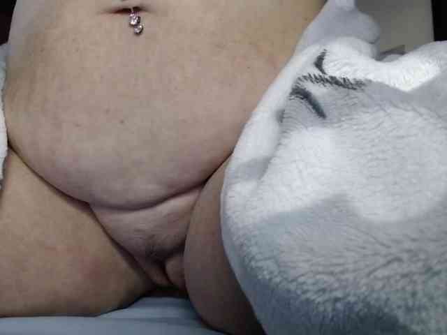 April_XO, live webcam girl, age 62, from UNITED STATES, streaming now, dildo spelen, vingeren
