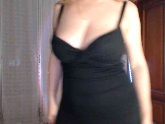 Alina-Lovely, live webcam girl, age 23, from BONGACAMS, streaming now, chatten, dansen