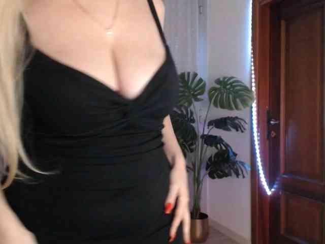 Alina-Lovely, live webcam girl, age 23, from BONGACAMS, streaming now, chatten, dansen