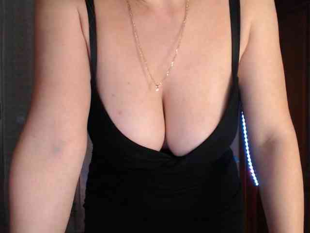 Alina-Lovely, live webcam girl, age 23, from BONGACAMS, streaming now, chatten, dansen