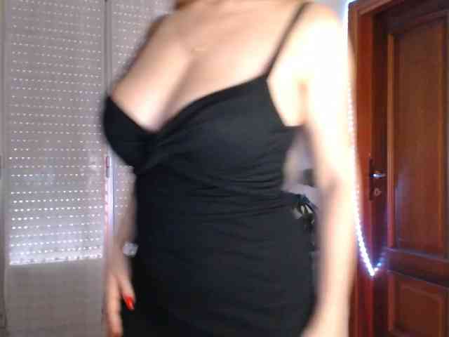 Alina-Lovely, live webcam girl, age 23, from BONGACAMS, streaming now, chatten, dansen