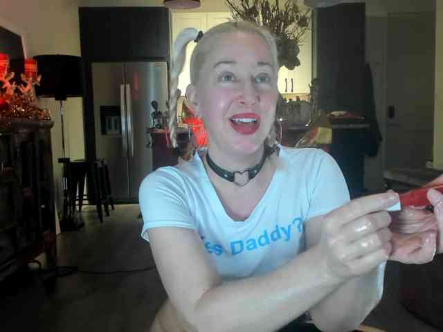 Classy4uuuu, live webcam girl, age 32, from UNITED STATES, streaming now, pijpbeurt, camshow