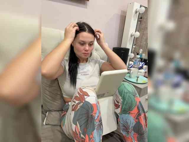 _Milashka_, live webcam girl, age 32, from Россия, streaming now, anaal spelen, kontneuken