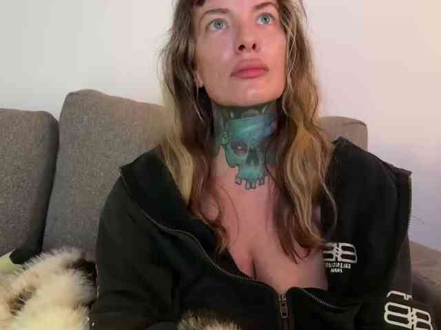 airgeadx, live webcam girl, age 36, from UNITED STATES, streaming now, chatten, facesitting