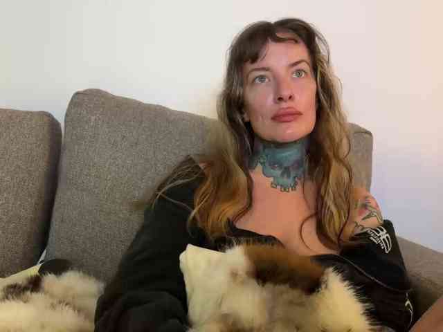 airgeadx, live webcam girl, age 36, from UNITED STATES, streaming now, chatten, facesitting