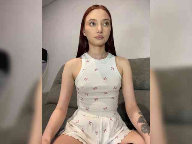 Alice__Foxx, live webcam girl, age 23, from Россия, streaming now, pijpbeurt, chatten