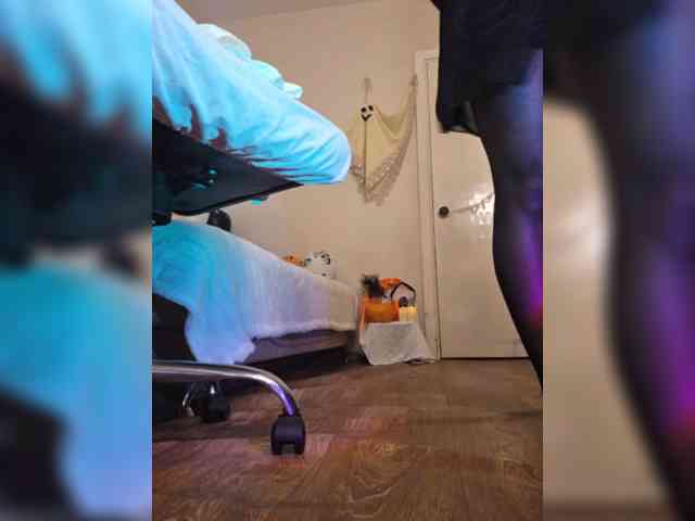 Flirt_Red, live webcam girl, age 43, from Украина, streaming now, anaal spelen, kontneuken