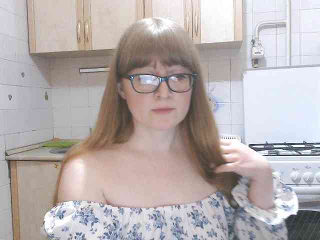 L-e-l-i-k, live webcam girl, age 37, from Россия, streaming now, chatten, dansen