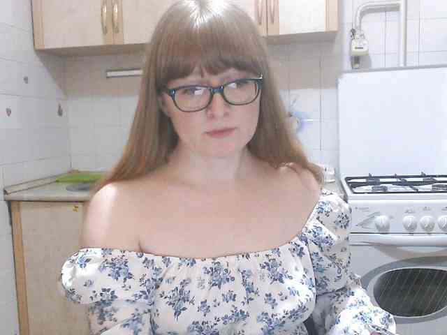 L-e-l-i-k, live webcam girl, age 37, from Россия, streaming now, chatten, dansen