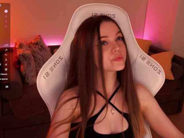 linessa, live webcam girl, age 20, from Россия, streaming now, anaal spelen, kontneuken