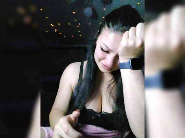 Sweet-Candy88, live webcam girl, age 27, from Украина, streaming now, pijpbeurt, chatten
