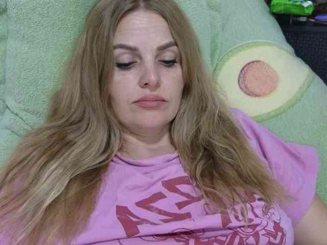 Angel_girllovemy, live webcam girl, age 40, from Украина, streaming now, anaal spelen, kontneuken