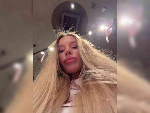 ALVUWKA, live webcam girl, age 25, from Россия, streaming now, camshow, chatten