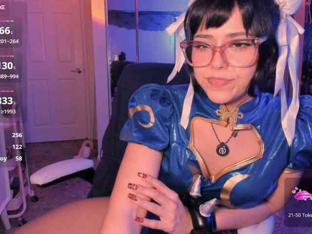 EveeLuna, live webcam girl, age 28, from UNITED STATES, streaming now, pijpbeurt, camshow