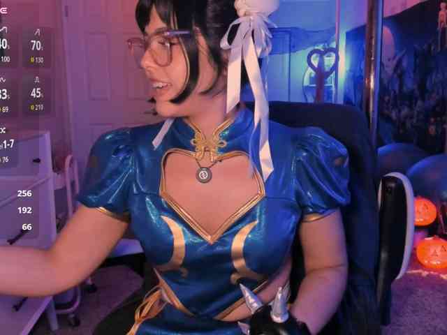 EveeLuna, live webcam girl, age 28, from UNITED STATES, streaming now, pijpbeurt, camshow