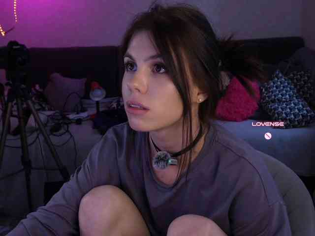 peppy_bobble, live webcam girl, age 20, from Россия, streaming now, anaal spelen, kontvingeren