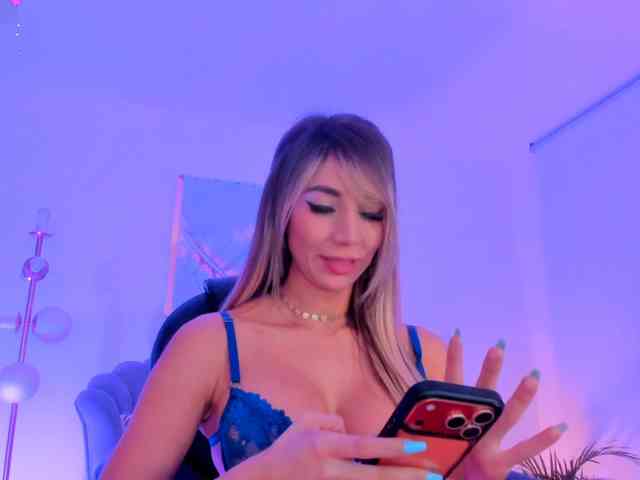 ZoePresley1, live webcam girl, age 32, from COLOMBIA, streaming now, anaal spelen, kontvingeren