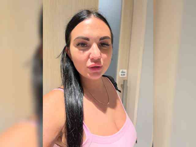 KROSHKA_N, live webcam girl, age 35, from RUSSIA, streaming now, camshow, chatten