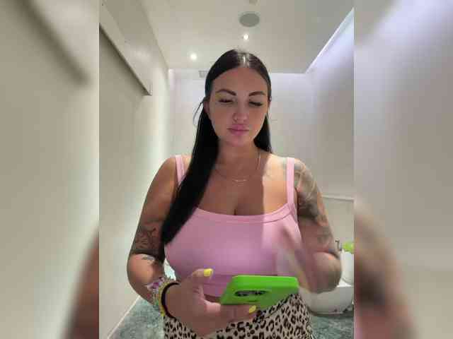 KROSHKA_N, live webcam girl, age 35, from RUSSIA, streaming now, camshow, chatten