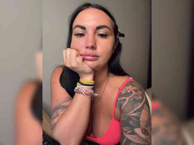 KROSHKA_N, live webcam girl, age 35, from RUSSIA, streaming now, camshow, chatten