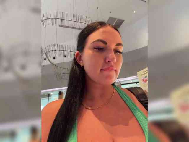 KROSHKA_N, live webcam girl, age 35, from RUSSIA, streaming now, camshow, chatten