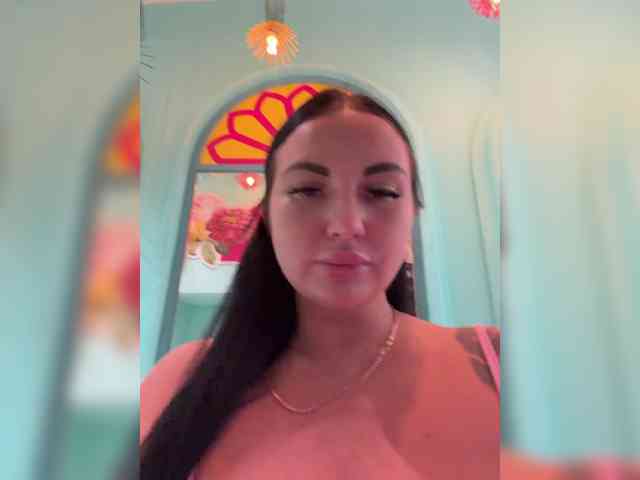KROSHKA_N, live webcam girl, age 35, from RUSSIA, streaming now, camshow, chatten