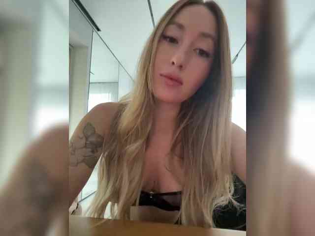 Chloee, live webcam girl, age 23, streaming now, chatten, dansen