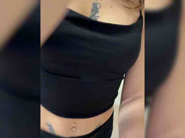 BarbieKoShKa1-1, live webcam girl, age 20, from Россия, streaming now, pijpbeurt, chatten