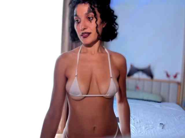 Curly-Sue, live webcam girl, age 27, from SERBIA, streaming now, anaal spelen, kontvingeren