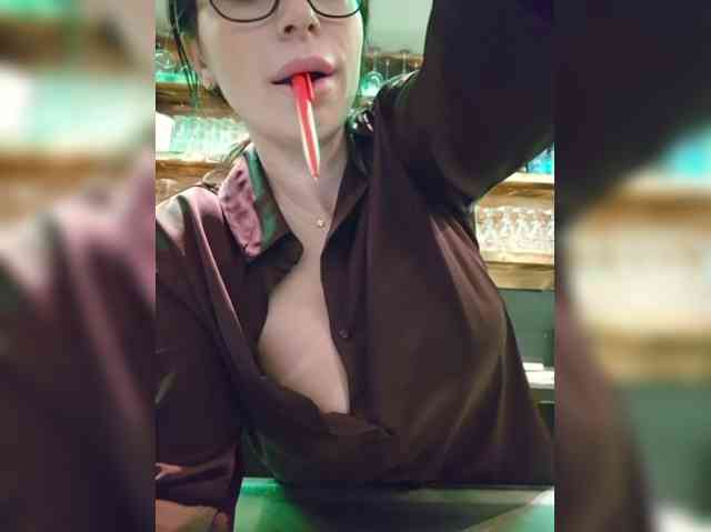 Sophie_Sonne, live webcam girl, age 27, from GERMANY, streaming now, pijpbeurt, camshow