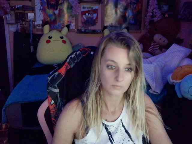 YourSecretGirlFriend963, live webcam girl, age 27, from UNITED STATES, streaming now, pijpen, camshow