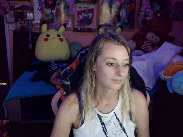 YourSecretGirlFriend963, live webcam girl, age 27, from UNITED STATES, streaming now, pijpen, camshow