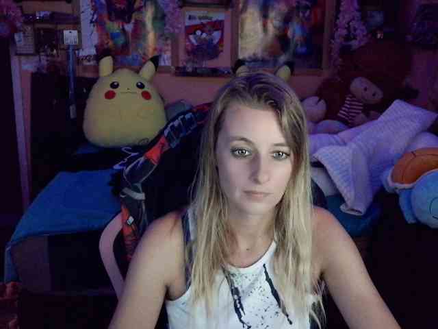 YourSecretGirlFriend963, live webcam girl, age 27, from UNITED STATES, streaming now, pijpen, camshow