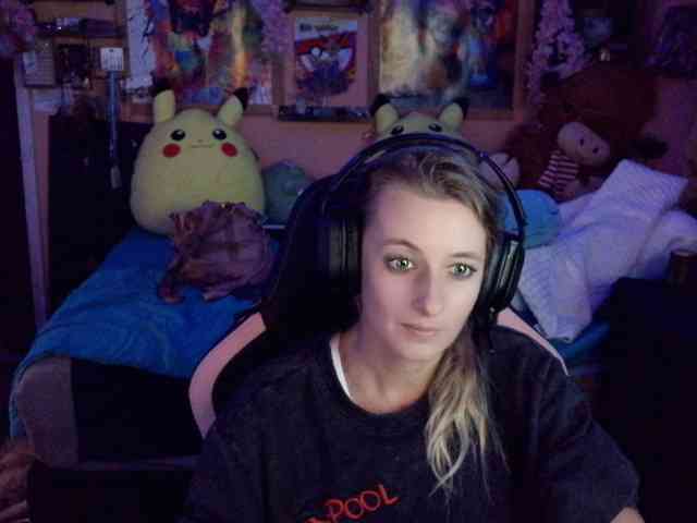 YourSecretGirlFriend963, live webcam girl, age 27, from UNITED STATES, streaming now, pijpen, camshow