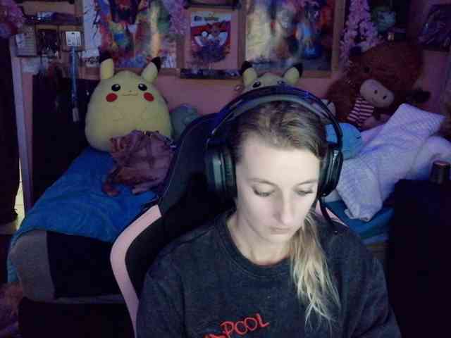 YourSecretGirlFriend963, live webcam girl, age 27, from UNITED STATES, streaming now, pijpen, camshow
