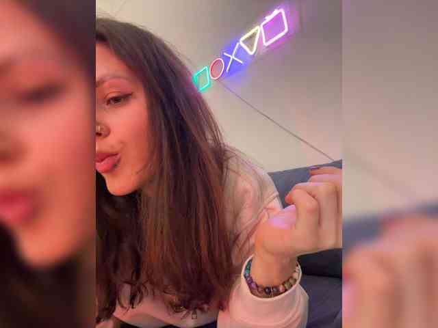 SHAWTY420, live webcam girl, age 32, from RUSSIA, streaming now, anaal spelen, kontvingeren