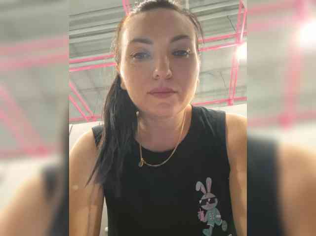 DIVo_0RA, live webcam girl, age 30, from Россия, streaming now, kontneuken, ballikken
