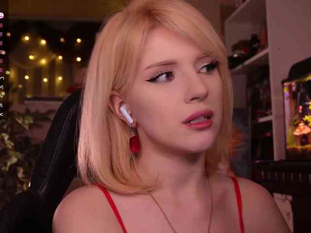 Chris_Foxx, live webcam girl, age 25, from Россия, streaming now, pijpbeurt, camshow