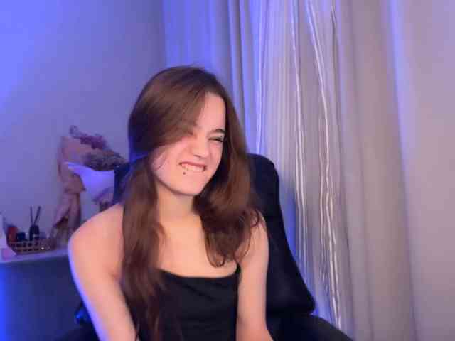 MOONIE-, live webcam girl, age 24, from Россия, streaming now, chatten, dansen