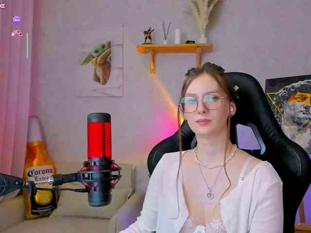 KiraRumGirl, live webcam girl, age 30, from RUSSIA, streaming now, camshow, chatten