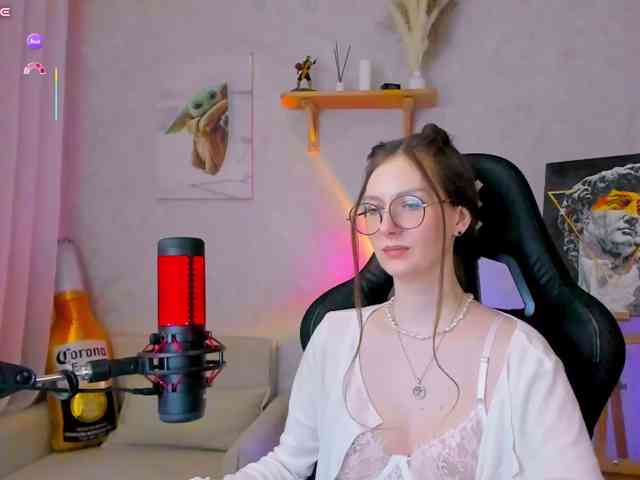 KiraRumGirl, live webcam girl, age 30, from RUSSIA, streaming now, camshow, chatten