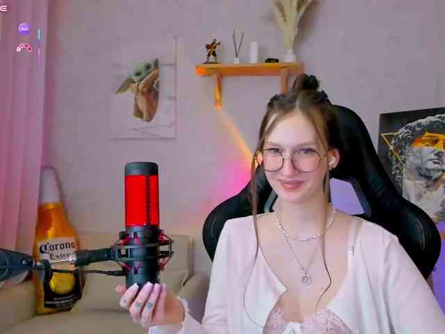 KiraRumGirl, live webcam girl, age 30, from RUSSIA, streaming now, camshow, chatten