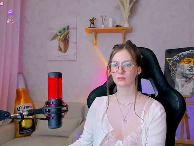 KiraRumGirl, live webcam girl, age 30, from RUSSIA, streaming now, camshow, chatten