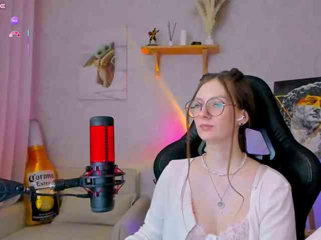 KiraRumGirl, live webcam girl, age 30, from RUSSIA, streaming now, camshow, chatten